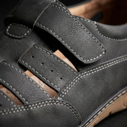 Sandales fermees homme confort chaussure ete aerée fermeture auto agrippante semelle antiderapante caoutchouc tige ajouree