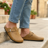 OZABI Sabots Homme Cuir Synthétique Marbré, Boucle Ajustable, Semelle Liège et Caoutchouc, Coloris Camel, Marron ou Noir