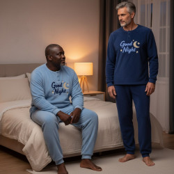 OZABI Ensemble Pyjama Homme Pack de 2, Polaire Douce et Moelleuse, Haut Col Rond 2 Boutons Broderie Good Night, Pantalon