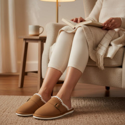 OZABI Pantoufles Mules Femme Unies, Tige Synthétique Aspect Daim, Broderie Scandinave, Doublure Fourrure Synthétique