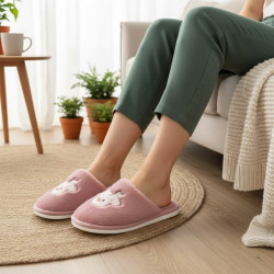 OZABI Pantoufles Ouvertes Femme, Tige Fourrure Synthétique, Renne Brodé, Intérieur Toucher Éponge, Semelle Fine Caoutchouc