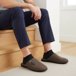 OZABI Pantoufles Ouvertes Homme Antidérapantes, Tige Textile avec Détail Pied de Poule ou Patch Brodé, Semelle Caoutchouc