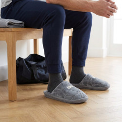OZABI Pantoufles Ouvertes Homme Antidérapantes, Style Sport Brodé, Tige Fourrure Synthétique Matelassée, Semelle Caoutchouc Rigi